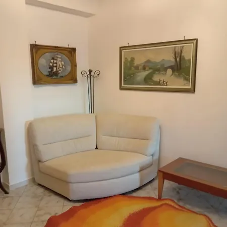 Gianna Apartman *